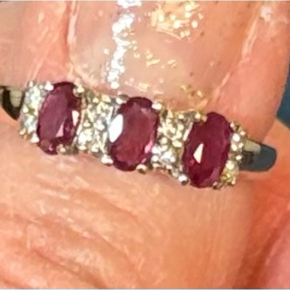 10K solid gold Ruby and Diamond Ring - Picture 5 of 15